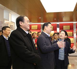 安徽省政協(xié)主席張昌爾、合肥市政協(xié)主席韓冰等領(lǐng)導(dǎo)一行蒞臨洽洽參觀考察